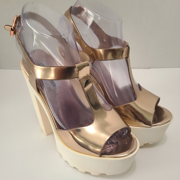 Steve Madden Rose Gold‎ Platform Sandal - Picture 1 of 7